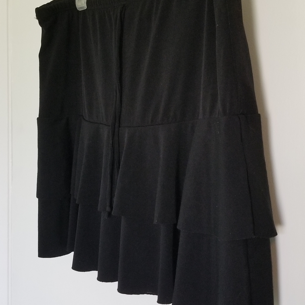 Black Ruffle skort size small - Picture 2 of 5